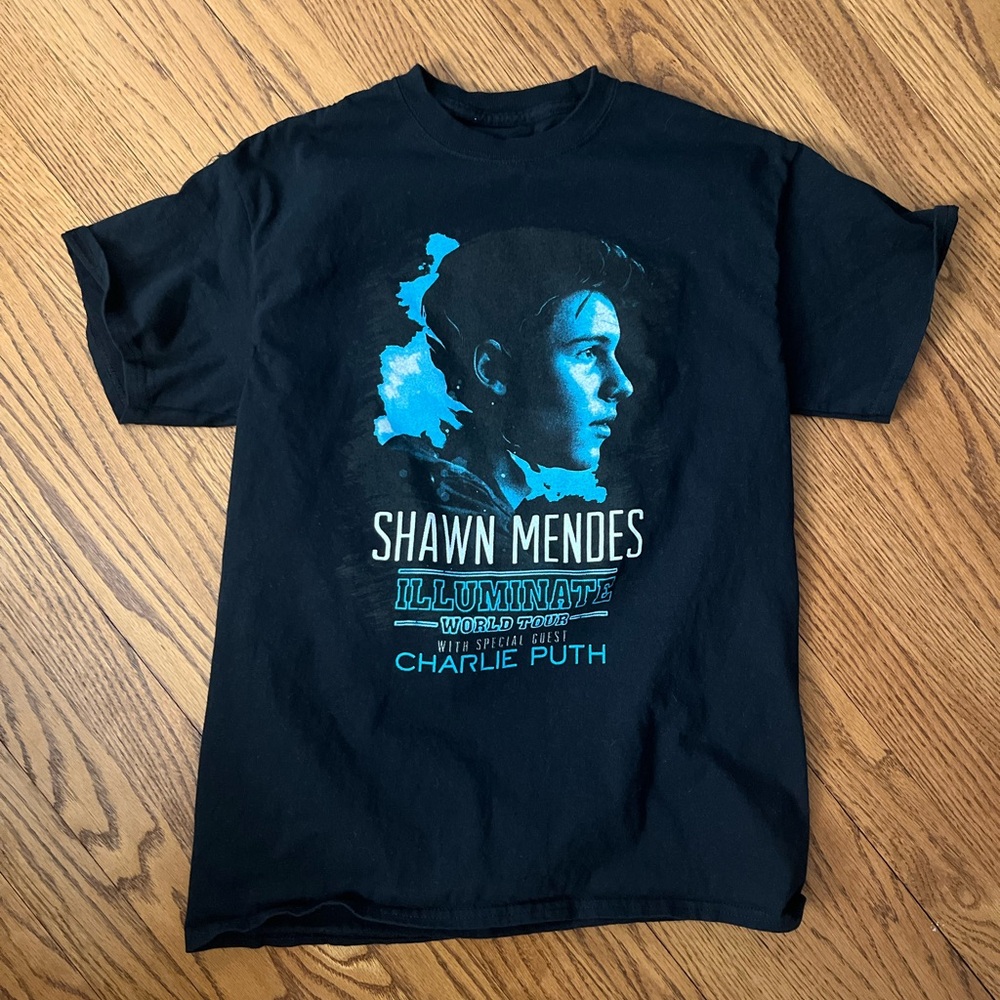 Official Shawn Mendes Illuminate Tour T-Shirt never worn